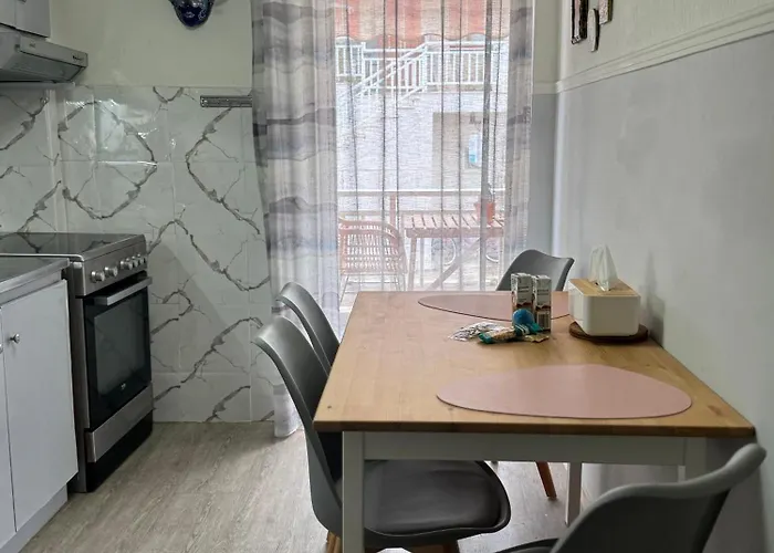 Grandma Mary\'S Apartment Nea Playia